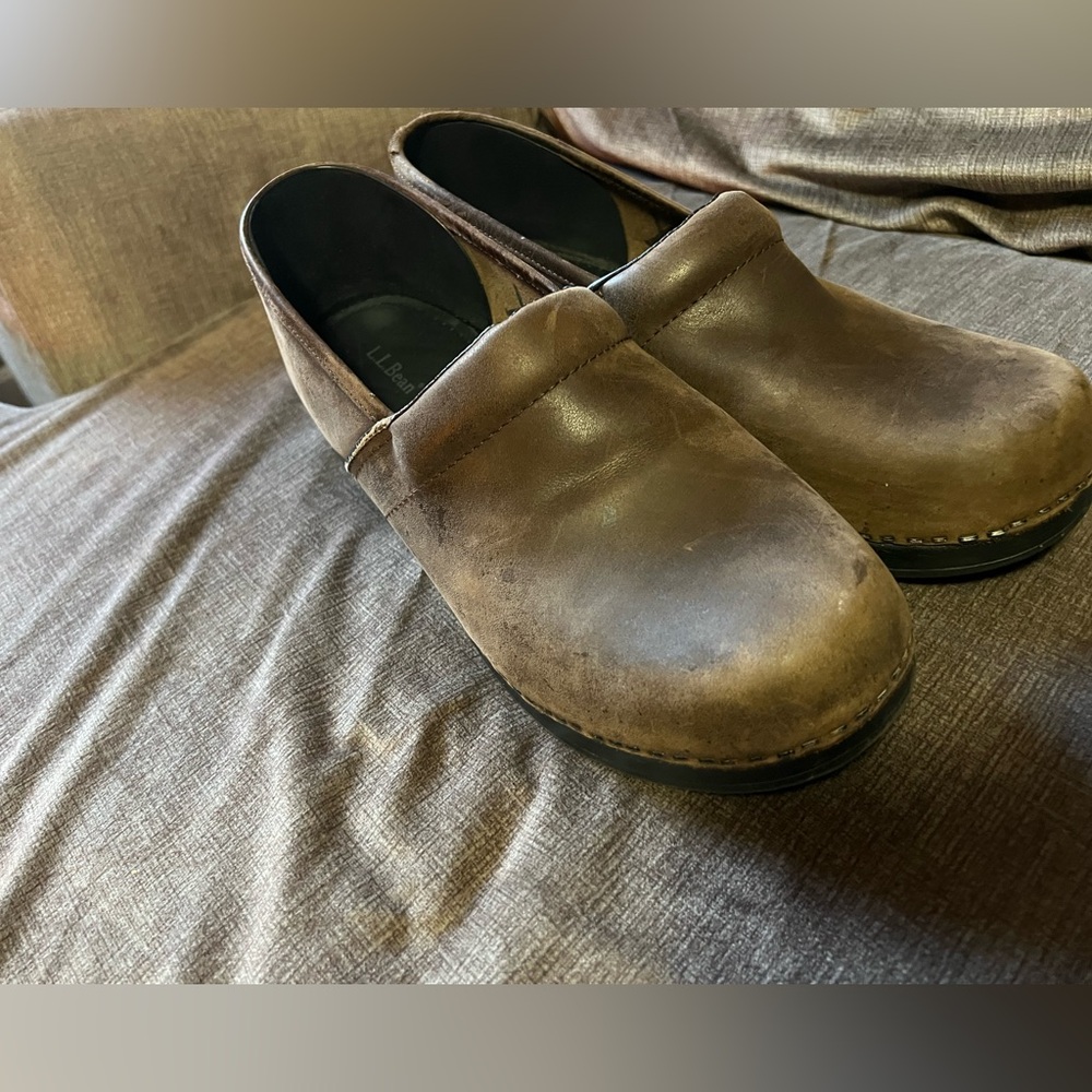 LL Bean Nubuck Nursing Clogs Size 10 (42) - Picture 2 of 9